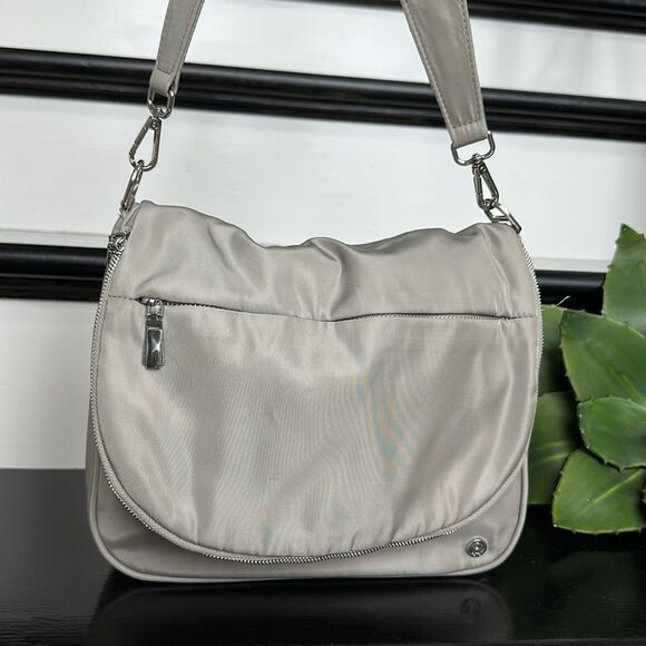 House of Harlow 1960 Nylon Messenger Crossbody Shoulder Bag Light Gray neutral - Picture 1 of 11
